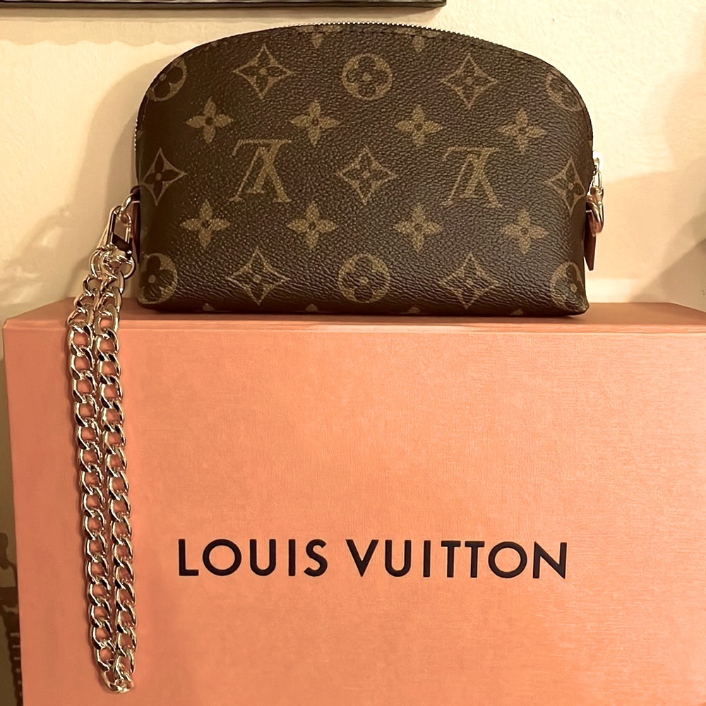 ‼️SOLD‼️Louis Vuitton 2022 cosmetic pouch/crossbody - Picture 5 of 14